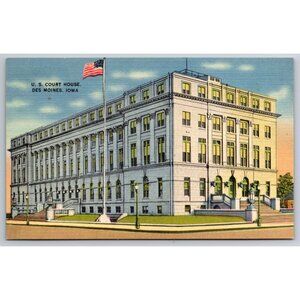 US Court House DesMoines Iowa vintage postcard American Flag #886
